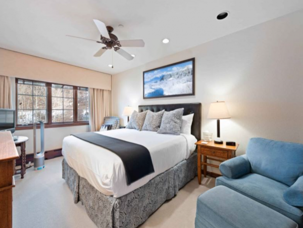 Cozy Mountain Retreat in the Heart of Beaver Creek with Stunning Views and Prime Location